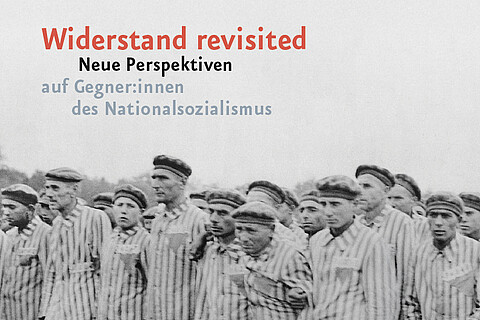 Widerstand revisited. Cover. Zu sehen Häftlinge beim Appell in einem schwarzweißfoto. Darüber in orange der Titel.